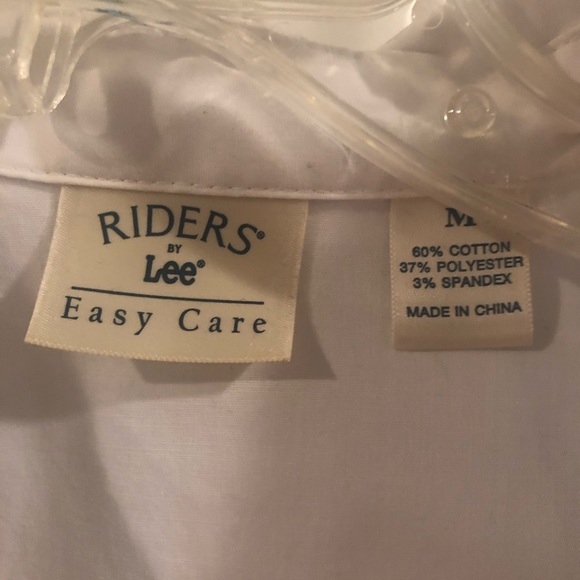 Sleeveless white button up blouse🥑🥑🥑 - Picture 5 of 5